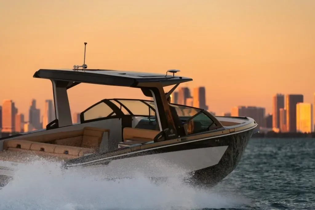 2025 Aviara AV32 Outboard Image Thumbnail #0