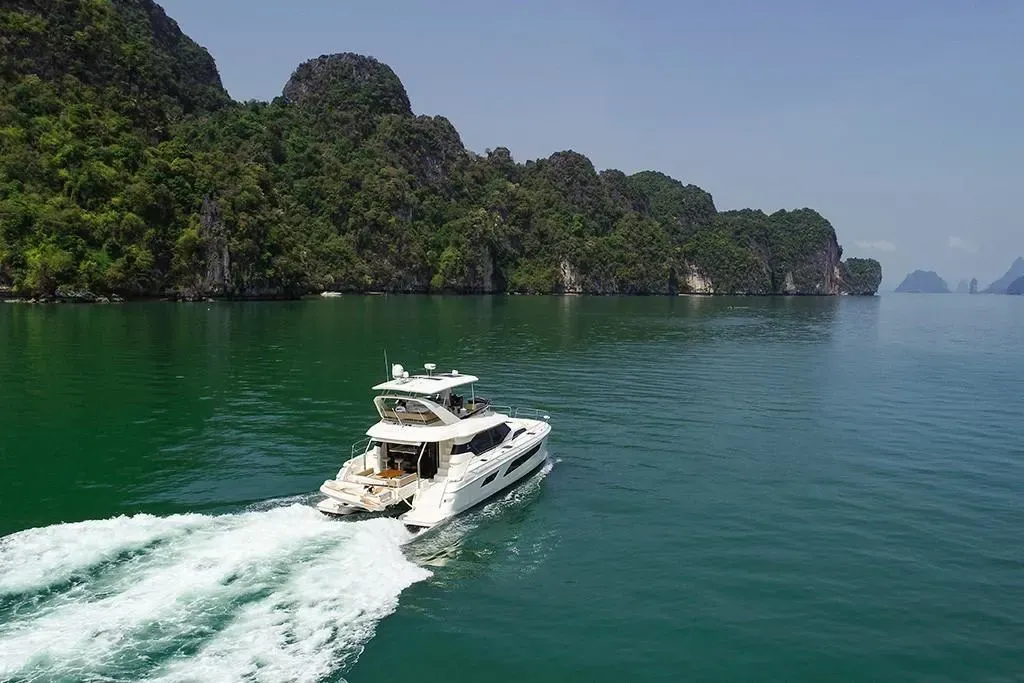 2025 Aquila
                                                             44 Yacht Image Thumbnail #4