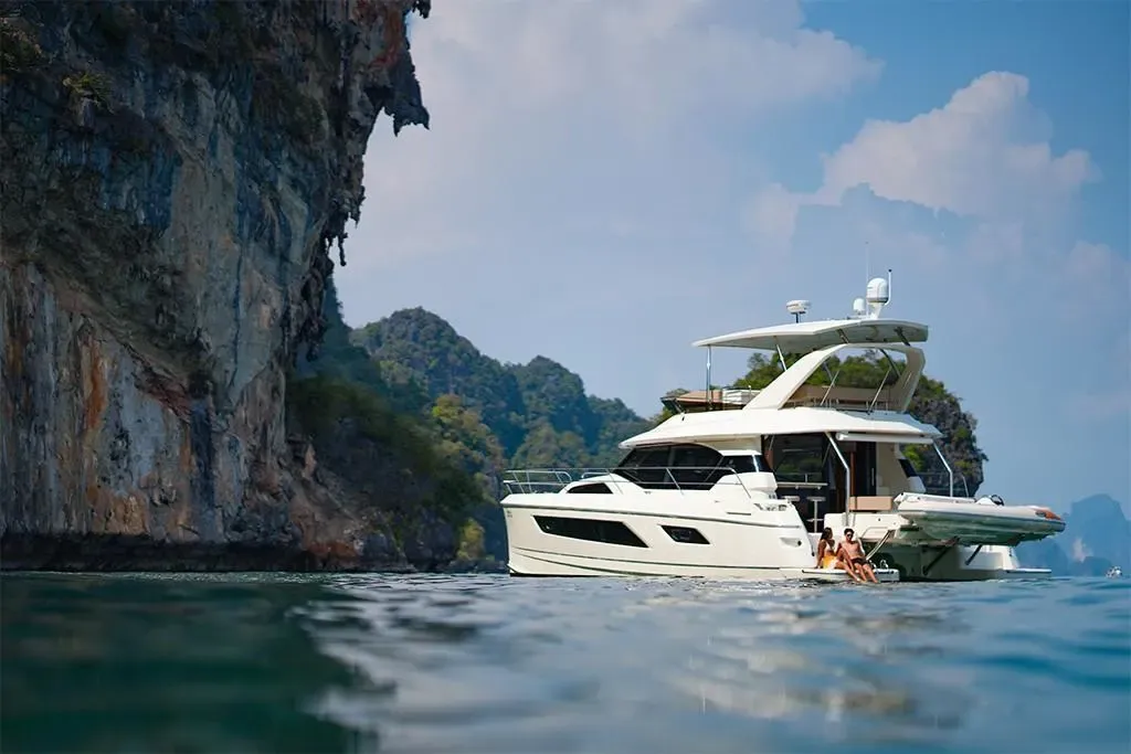 2025 Aquila
                                                             44 Yacht Image Thumbnail #6