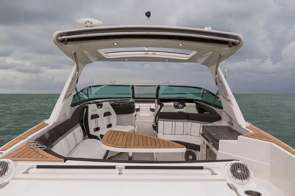 2025 Sea Ray SLX 350 Image Thumbnail #7