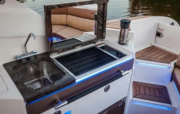 2026 Sea Ray SLX 350 Image Thumbnail #9