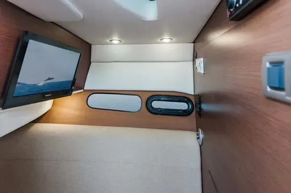 2026 Sea Ray SLX 350 Image Thumbnail #10