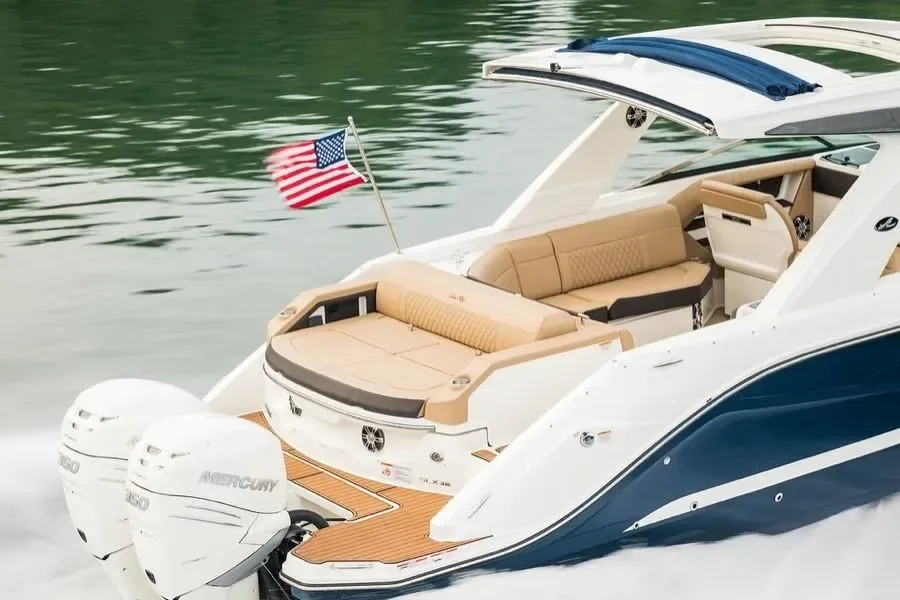 2026 Sea Ray SLX 310 Outboard Image Thumbnail #4
