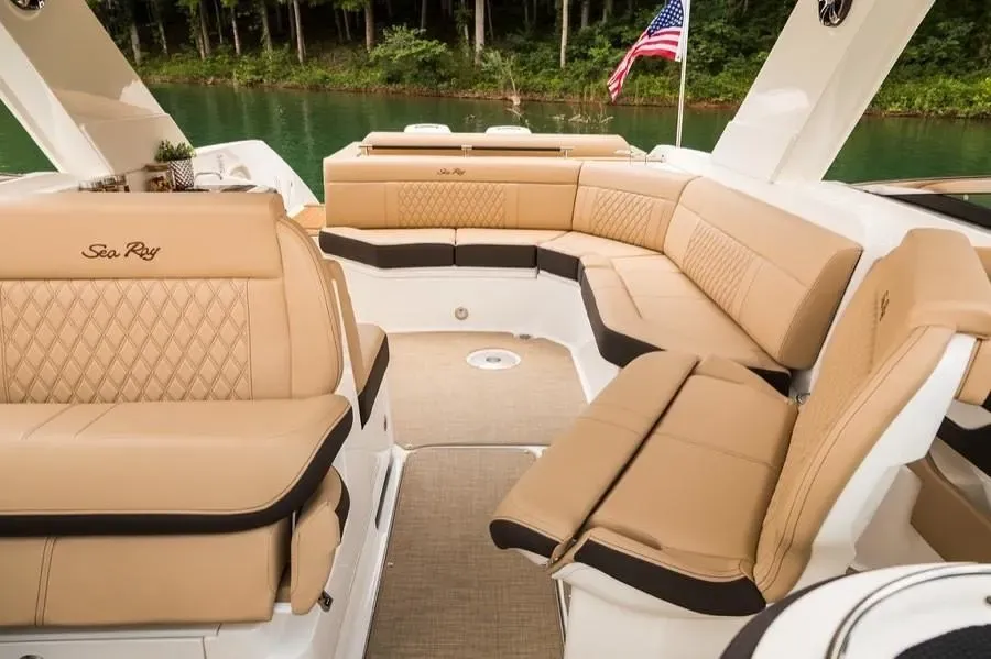 2026 Sea Ray SLX 310 Outboard Image Thumbnail #10