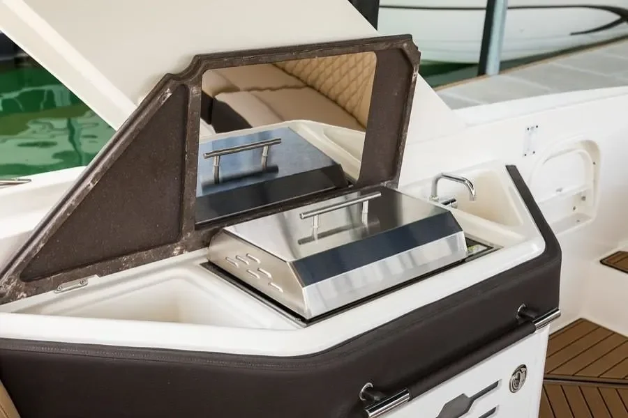 2026 Sea Ray SLX 310 Outboard Image Thumbnail #17