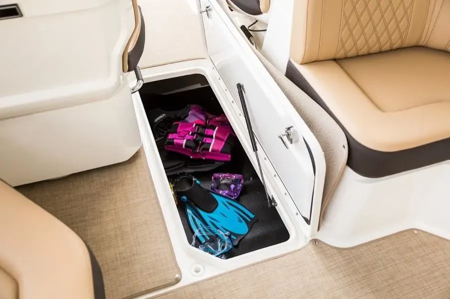 2026 Sea Ray SLX 310 Outboard Image Thumbnail #19