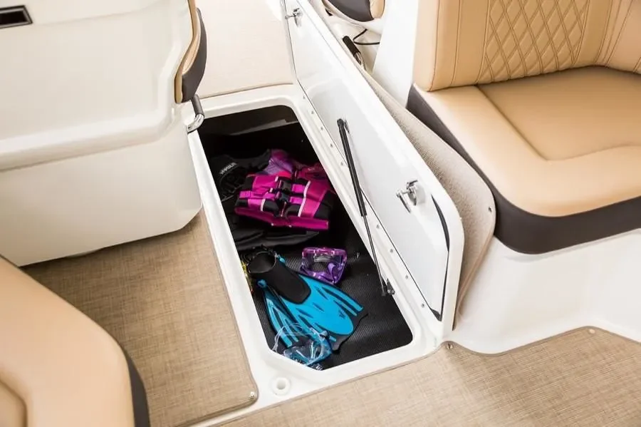 2026 Sea Ray SLX 310 Outboard Image Thumbnail #19