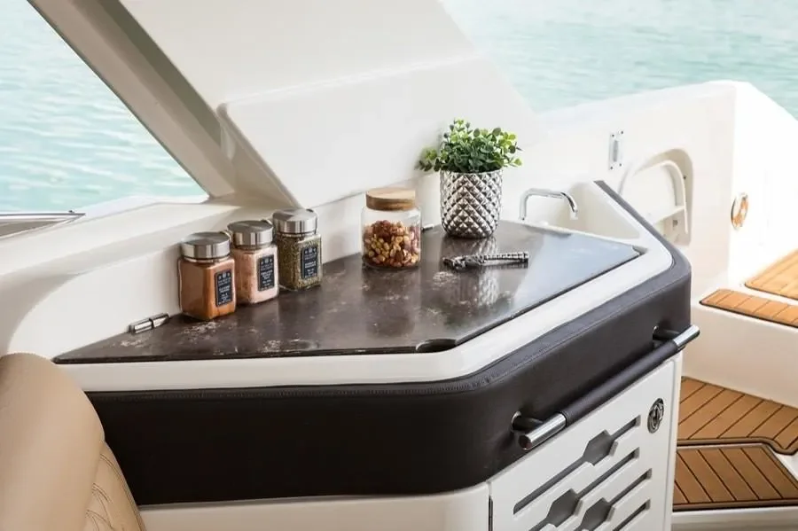 2026 Sea Ray SLX 310 Outboard Image Thumbnail #20