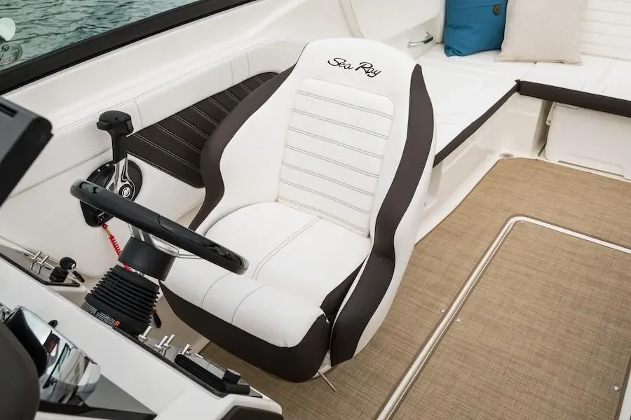 2024 Sea Ray SPX 230 Image Thumbnail #6