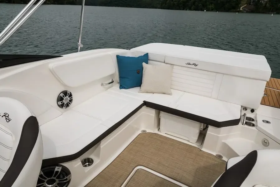 2024 Sea Ray SPX 230 Image Thumbnail #8