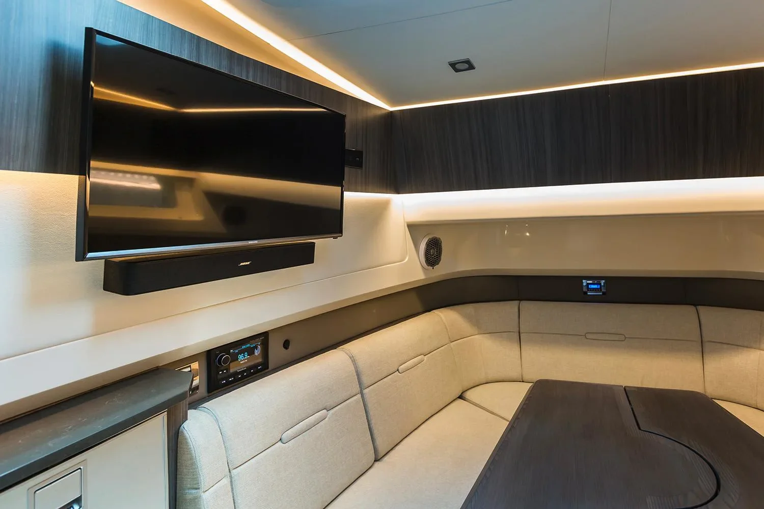 2026 Sea Ray SLX 400 Outboard Image Thumbnail #10