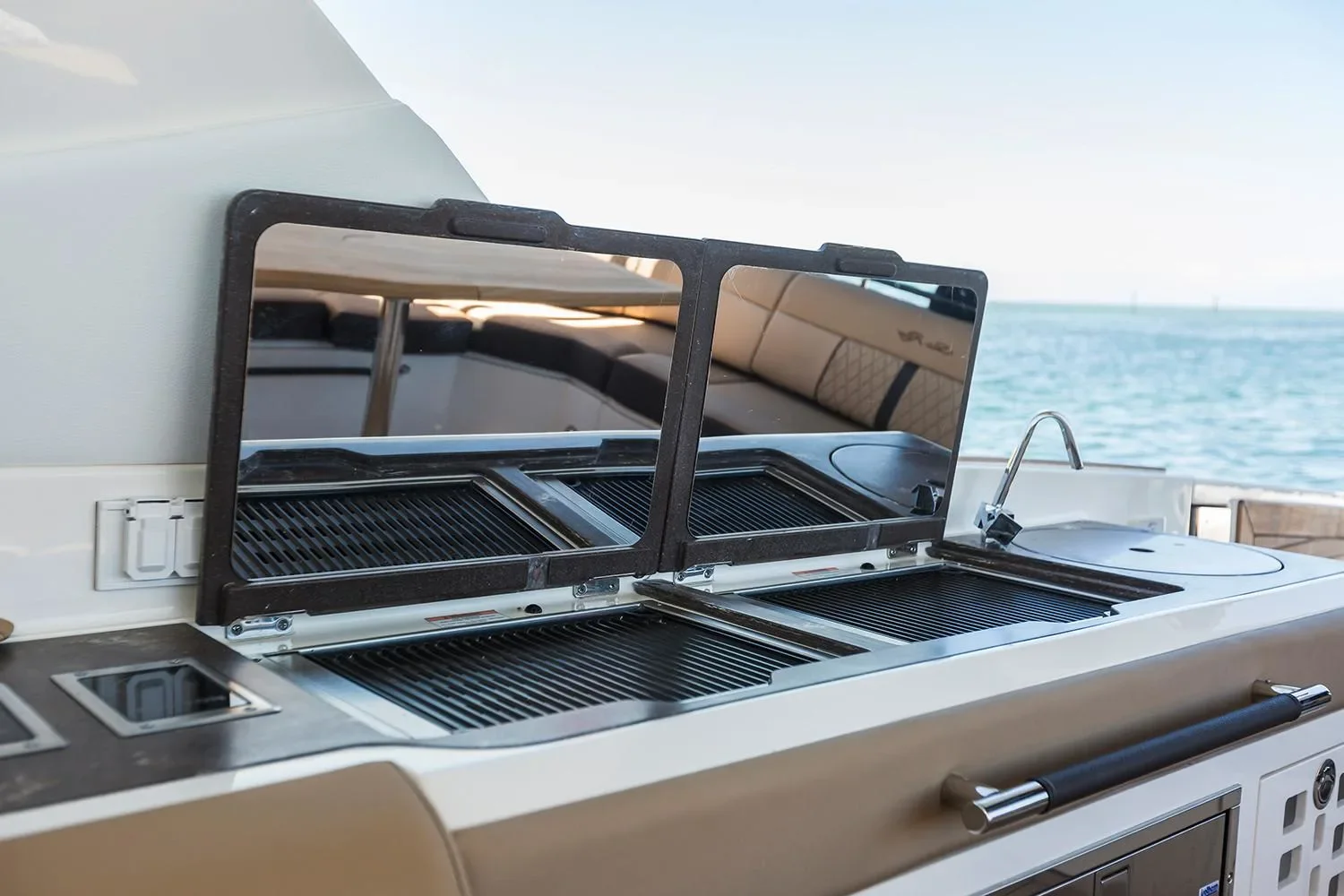 2026 Sea Ray SLX 400 Outboard Image Thumbnail #7