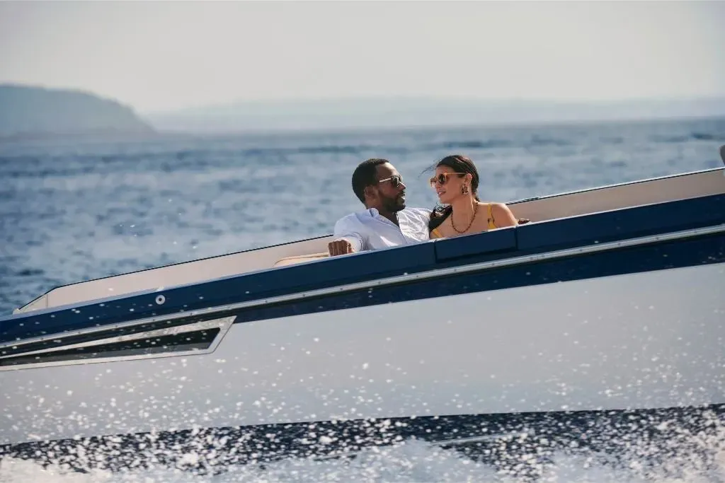 2025 Aviara AV36 Outboard Image Thumbnail #4