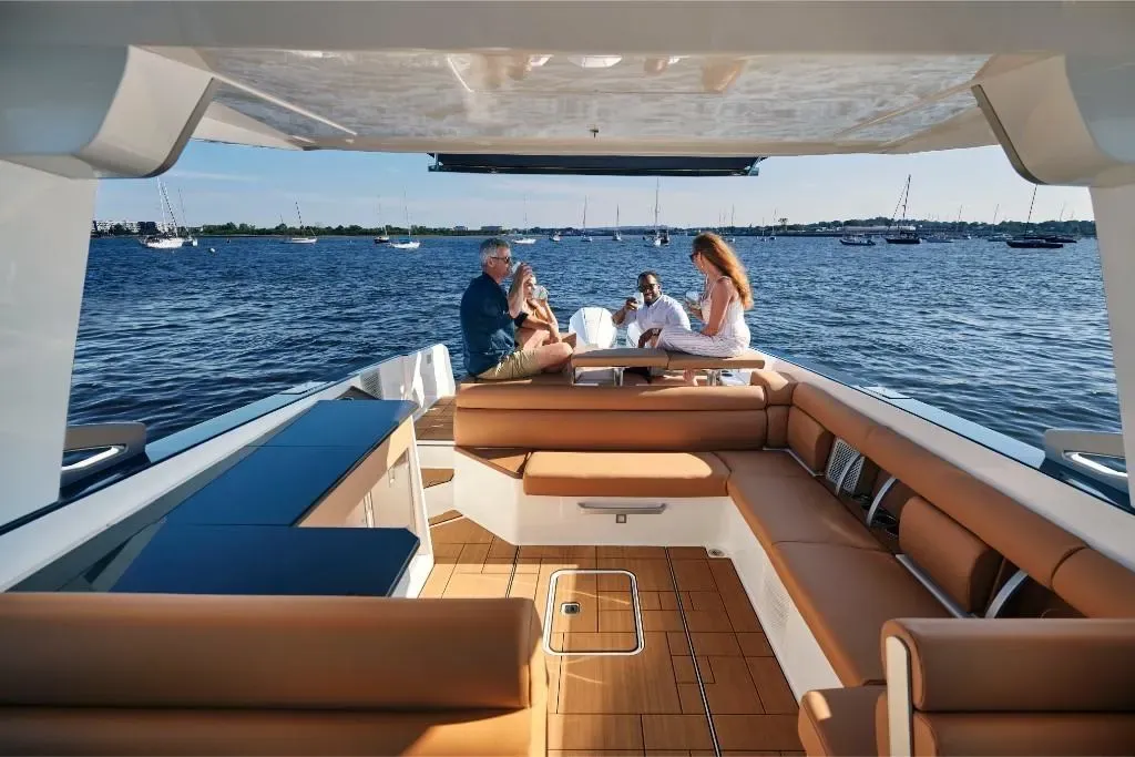 2025 Aviara AV36 Outboard Image Thumbnail #3