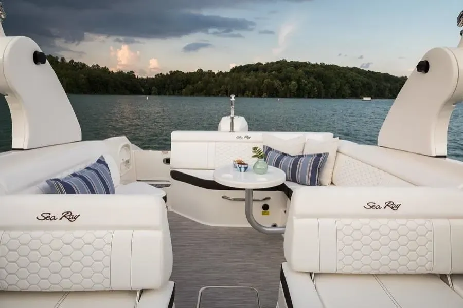 2023 Sea Ray SDX 270 Outboard Image Thumbnail #5