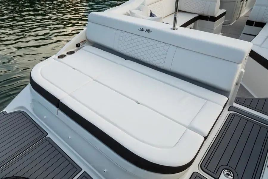 2023 Sea Ray SDX 270 Outboard Image Thumbnail #8