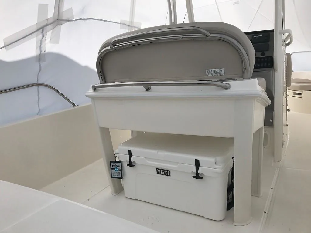 2023 Boston Whaler 270 Dauntless Image Thumbnail #11