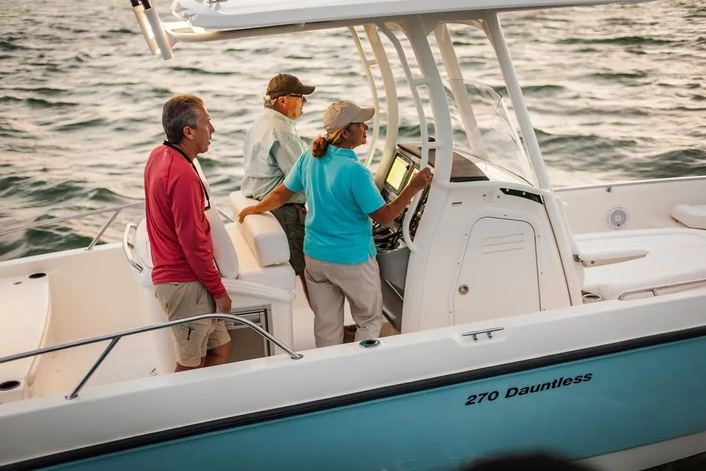 2023 Boston Whaler 270 Dauntless Image Thumbnail #2