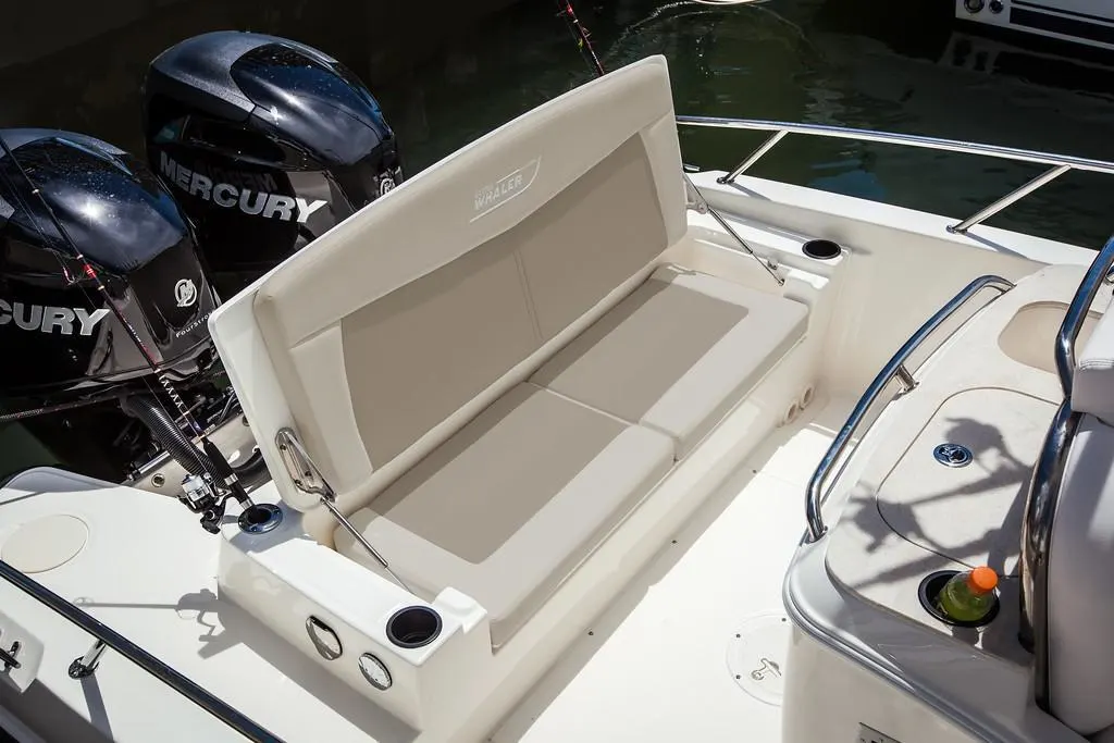 2023 Boston Whaler 270 Dauntless Image Thumbnail #12