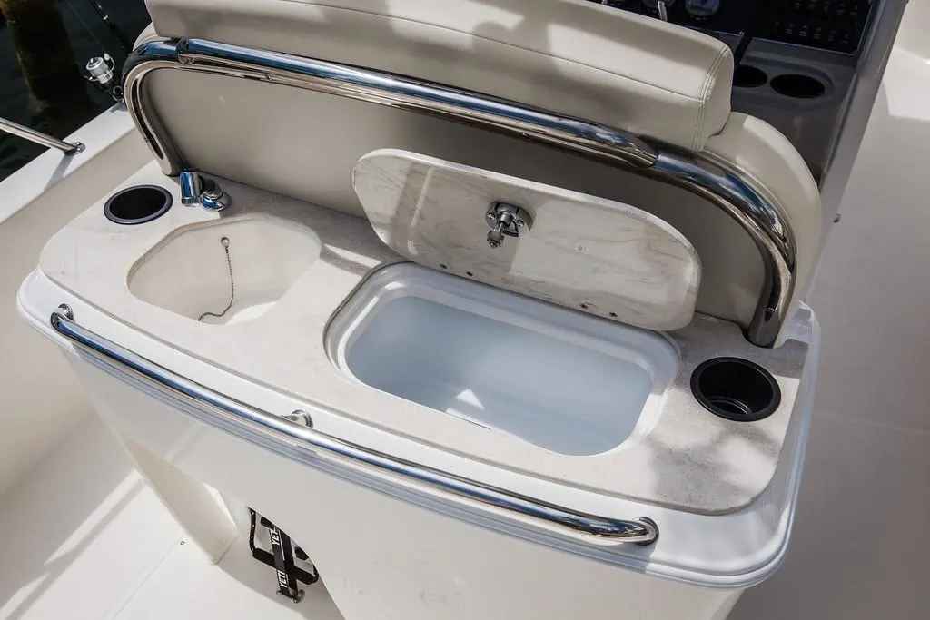 2023 Boston Whaler 270 Dauntless Image Thumbnail #17