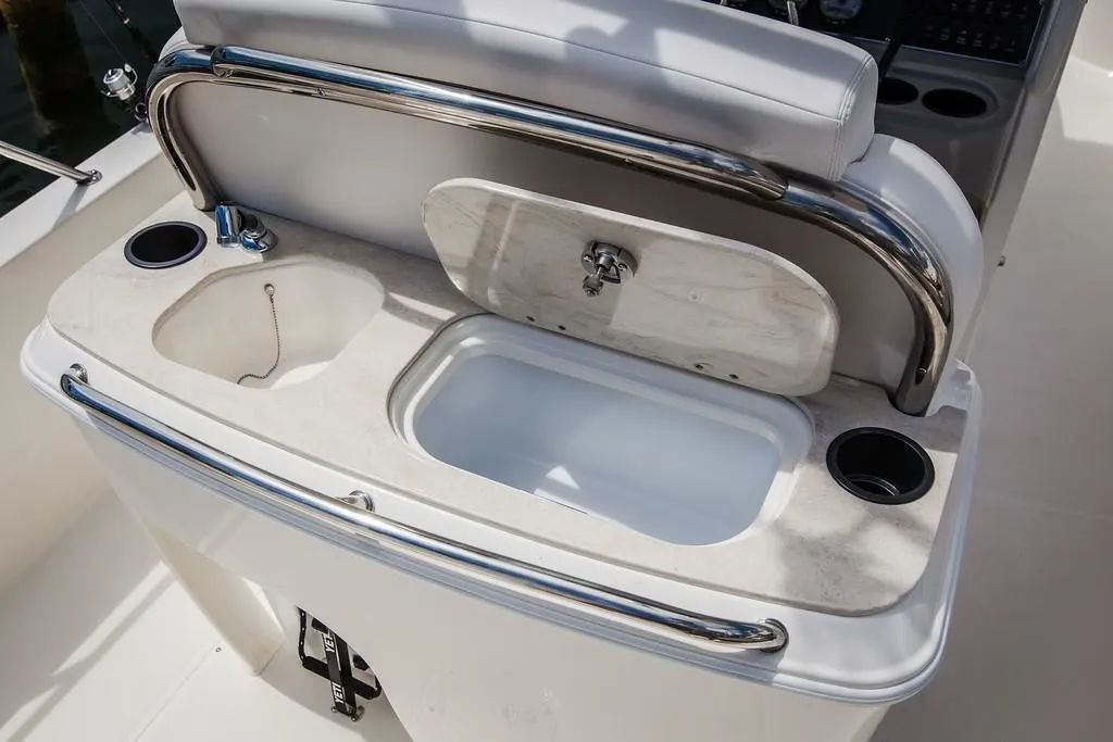 2023 Boston Whaler 270 Dauntless Image Thumbnail #18