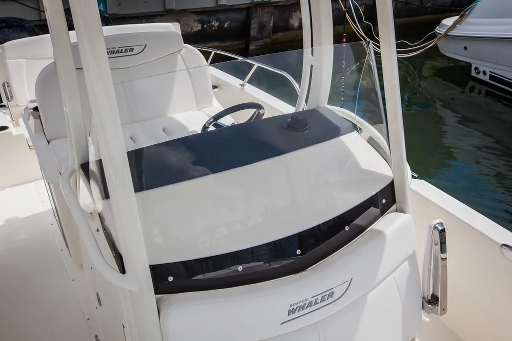 2023 Boston Whaler 270 Dauntless Image Thumbnail #25