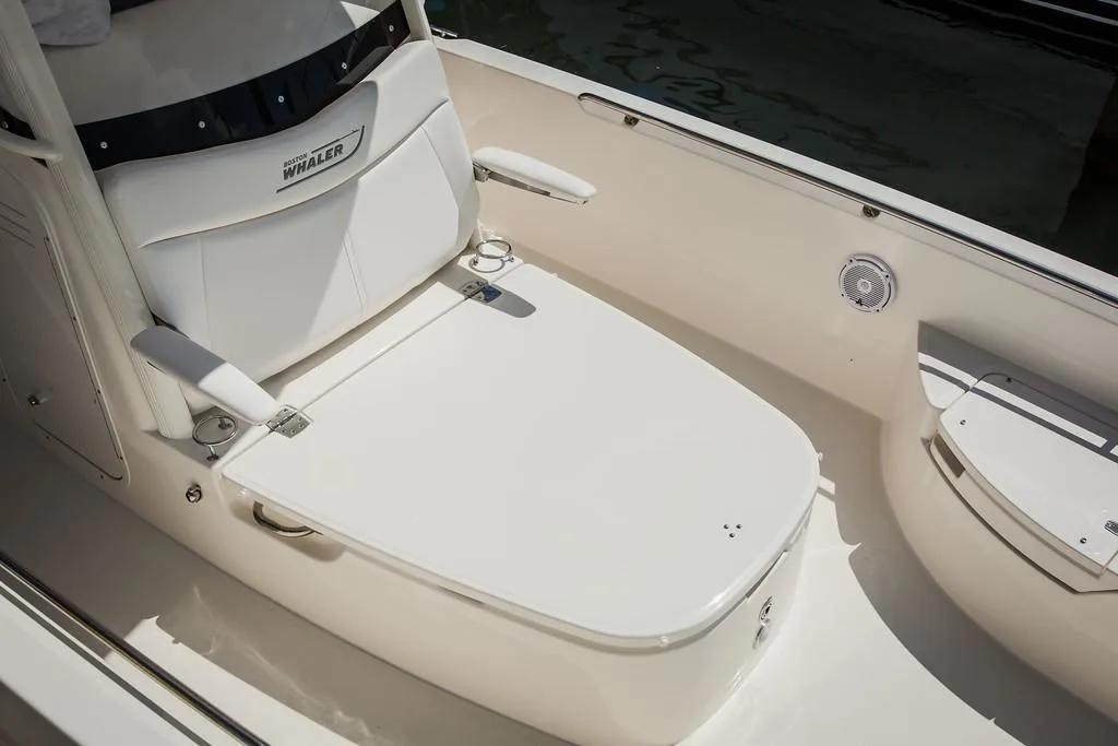2023 Boston Whaler 270 Dauntless Image Thumbnail #28