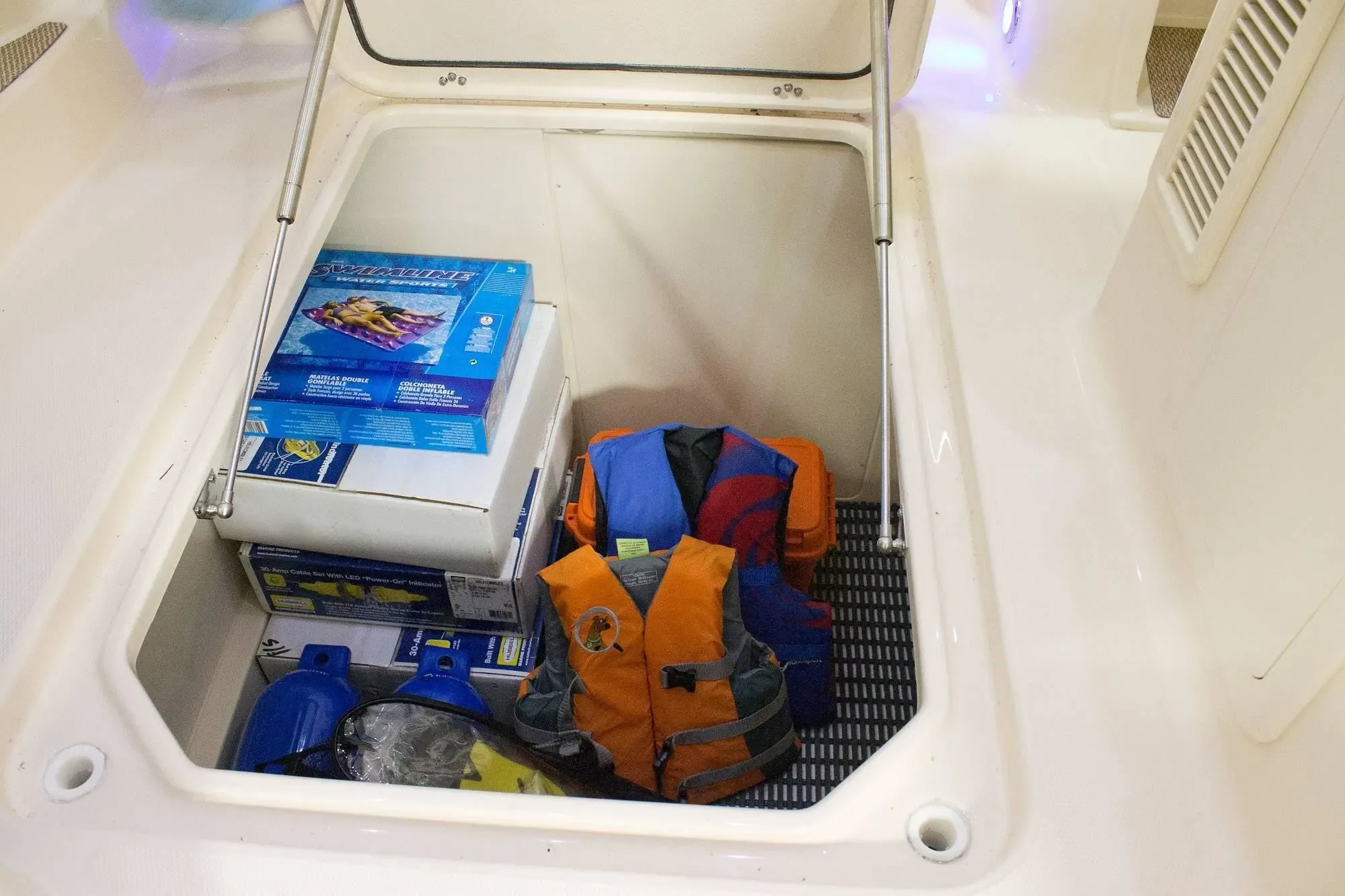 2026 Grady-White Freedom 375 Image Thumbnail #13