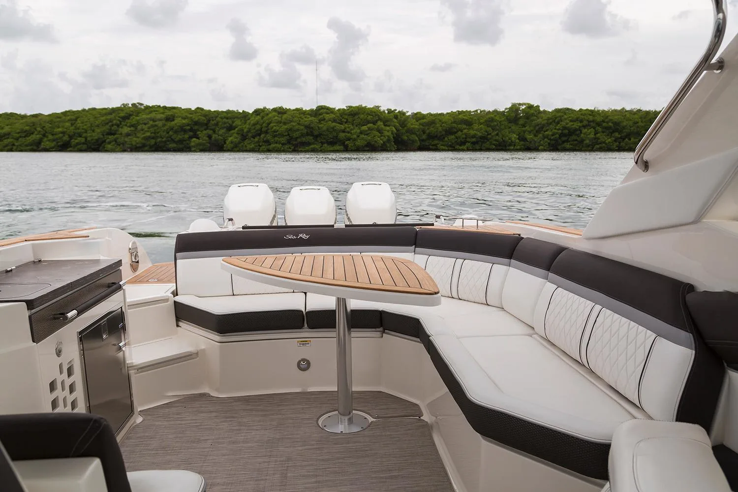 2017 Sea Ray SLX 350 OB Image Thumbnail #13