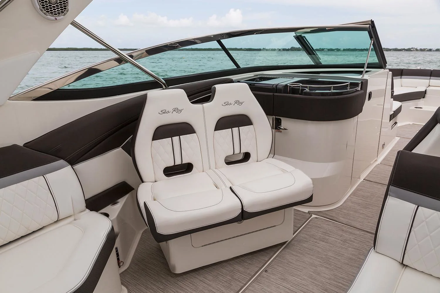 2017 Sea Ray SLX 350 OB Image Thumbnail #9