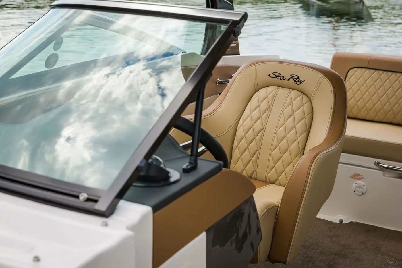 2016 Sea Ray 240 Sundeck Image Thumbnail #14