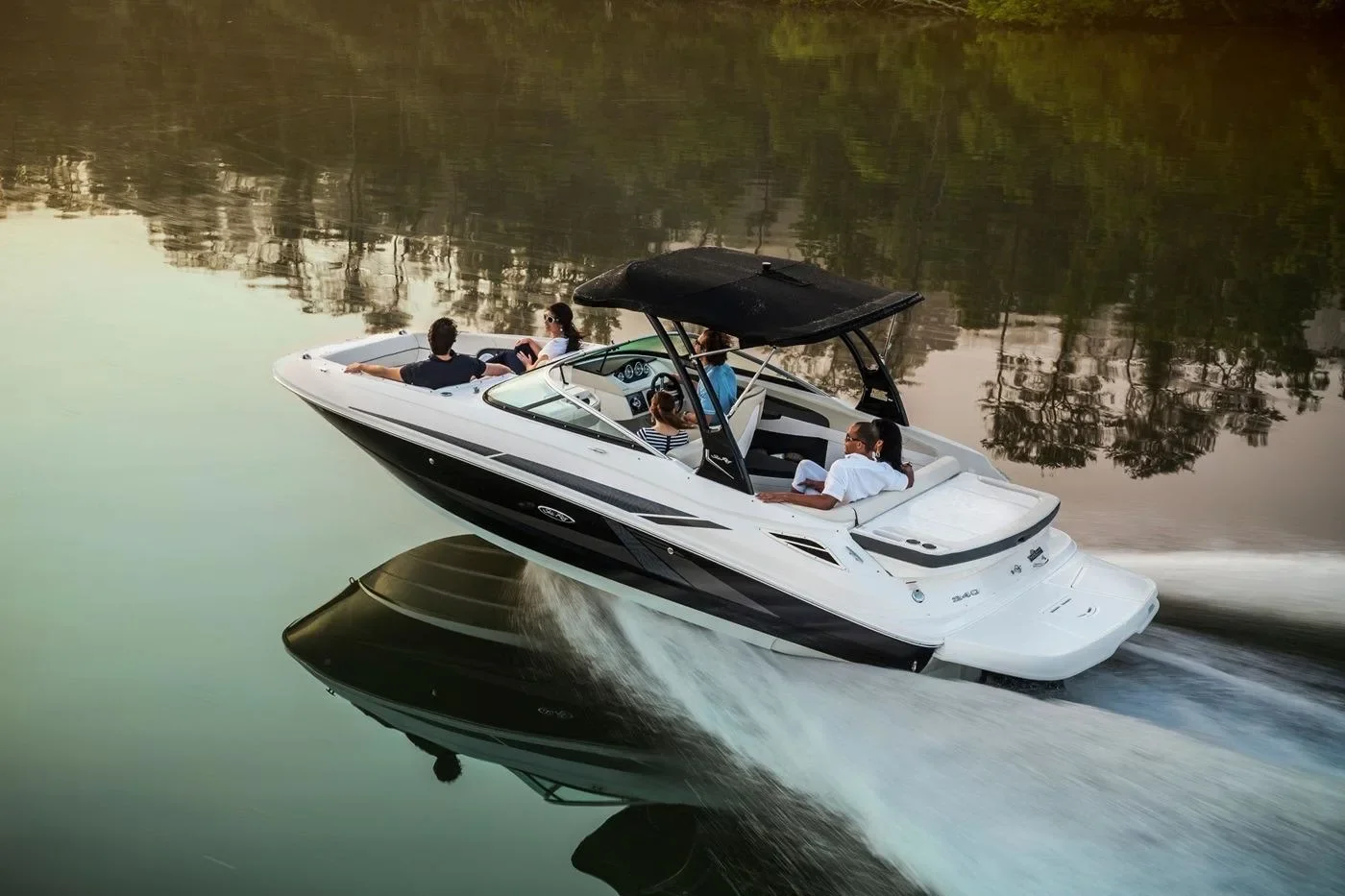 2016 Sea Ray 240 Sundeck Image Thumbnail #4