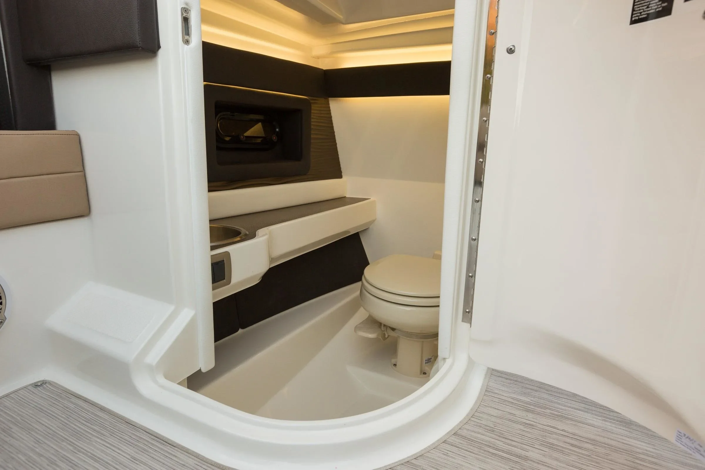 2016 Sea Ray 250 SLX Image Thumbnail #33