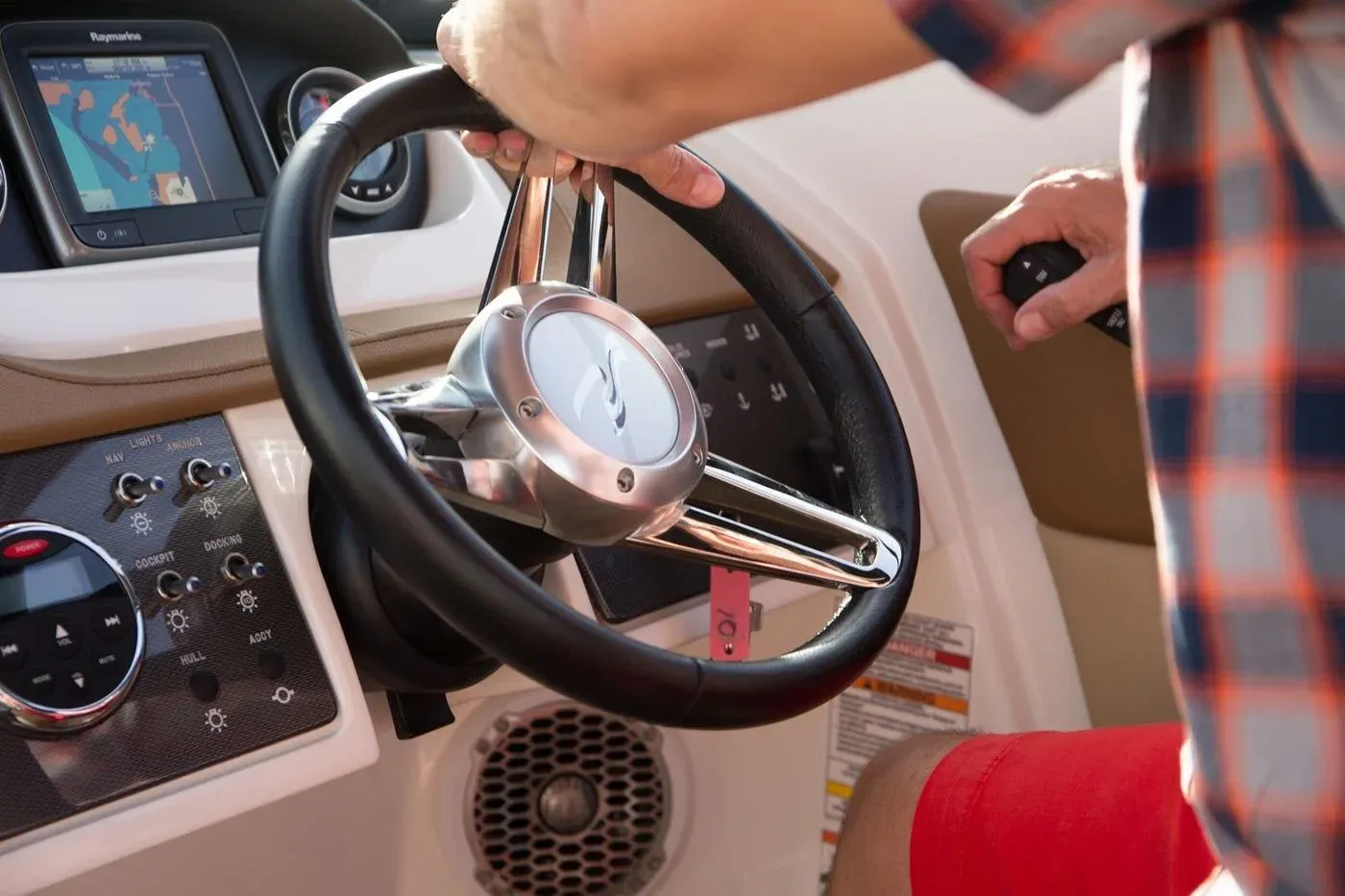 2016 Sea Ray 270 Sundeck Outboard Image Thumbnail #14