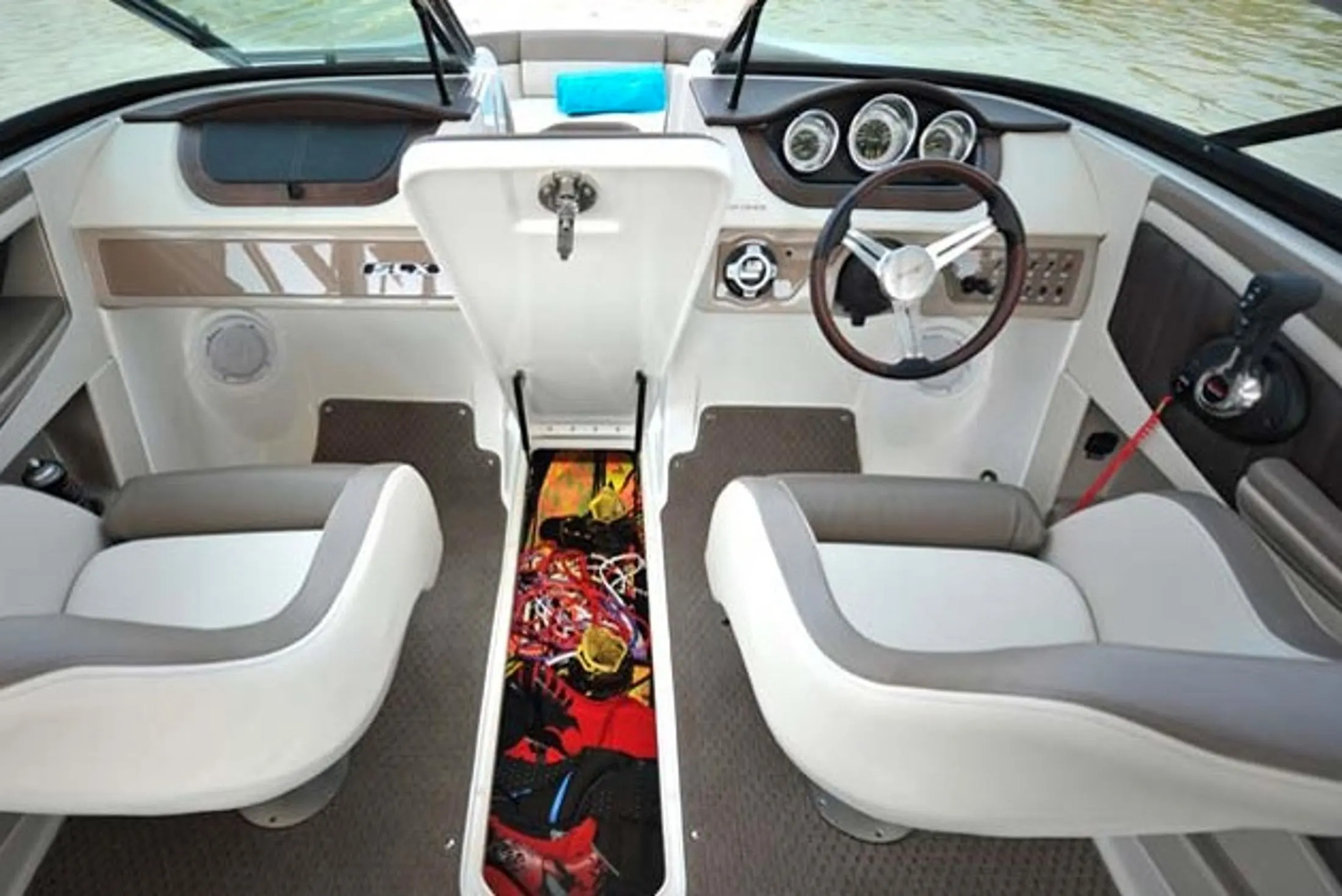2015 Sea Ray 230 SLX Image Thumbnail #4