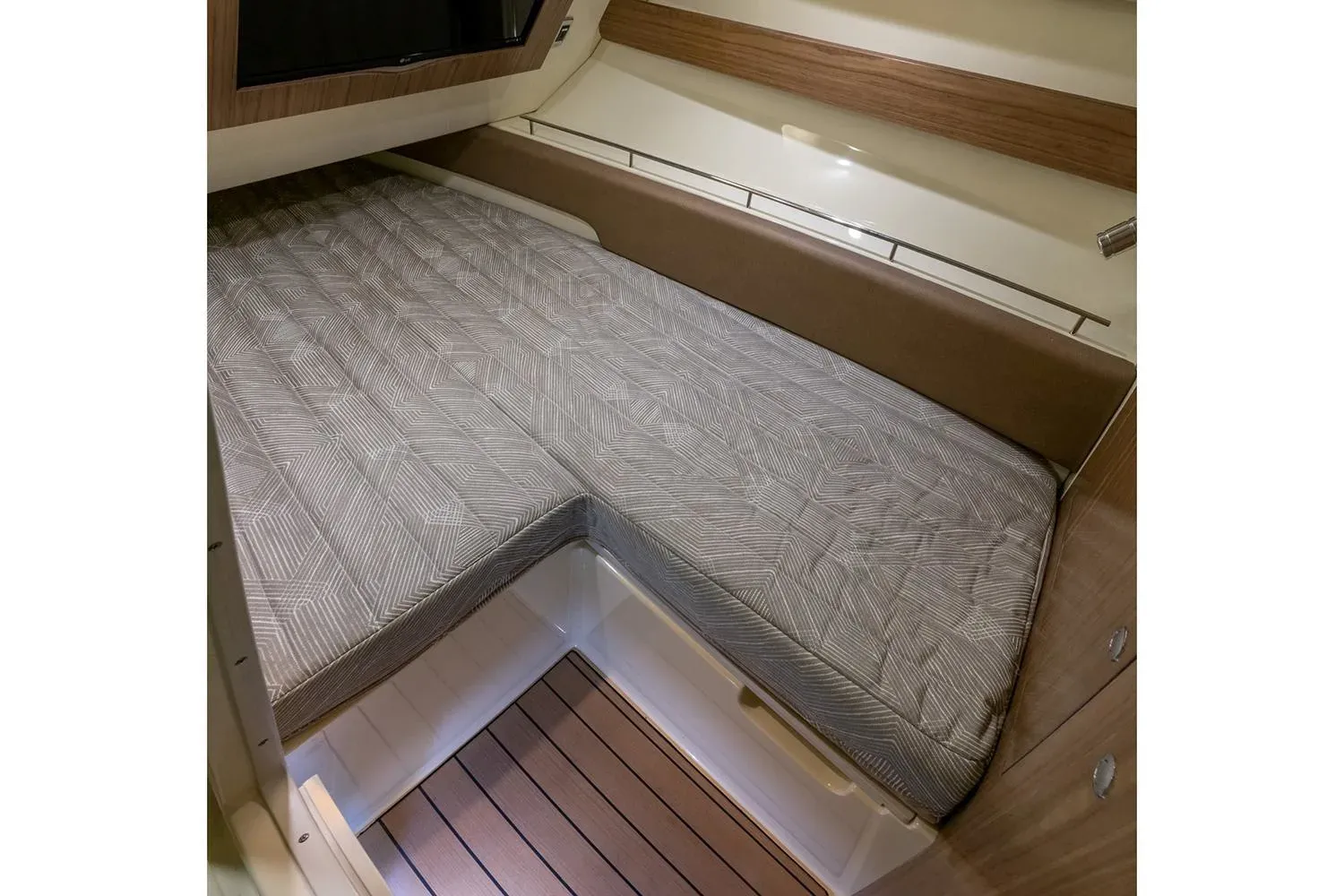 2025 Chris-Craft Calypso 35 Image Thumbnail #17