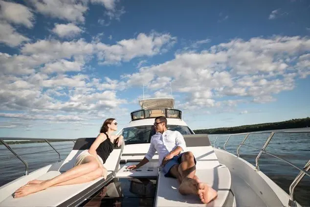 2025 Cruisers Yachts 60 Fly Image Thumbnail #6
