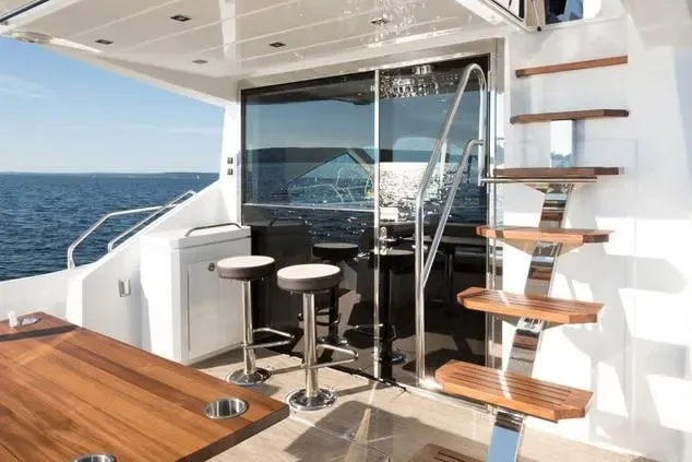 2025 Cruisers Yachts 60 Fly Image Thumbnail #8
