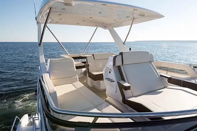 2025 Cruisers Yachts 60 Fly Image Thumbnail #7