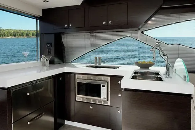 2025 Cruisers Yachts 60 Fly Image Thumbnail #12