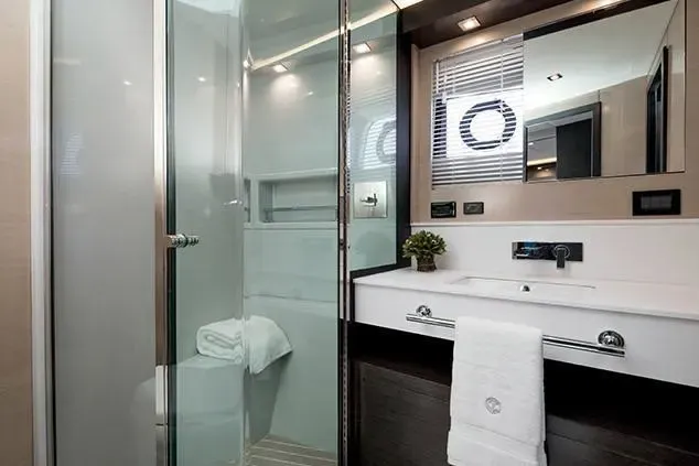 2025 Cruisers Yachts 60 Fly Image Thumbnail #19
