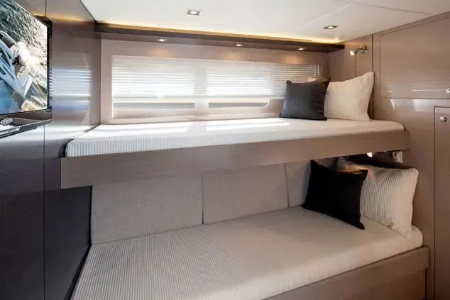 2025 Cruisers Yachts 60 Fly Image Thumbnail #14