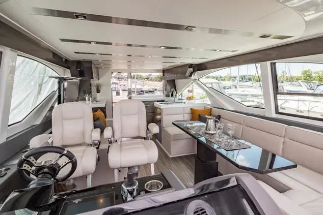 2025 Cruisers Yachts 60 Fly Image Thumbnail #10