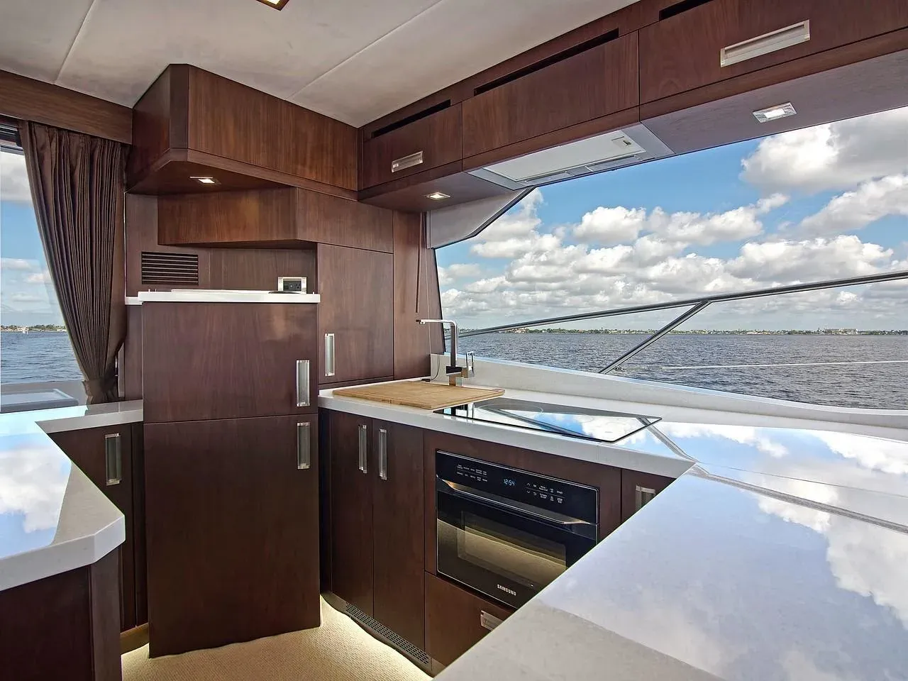 2025 Galeon 560 SKY Image Thumbnail #13