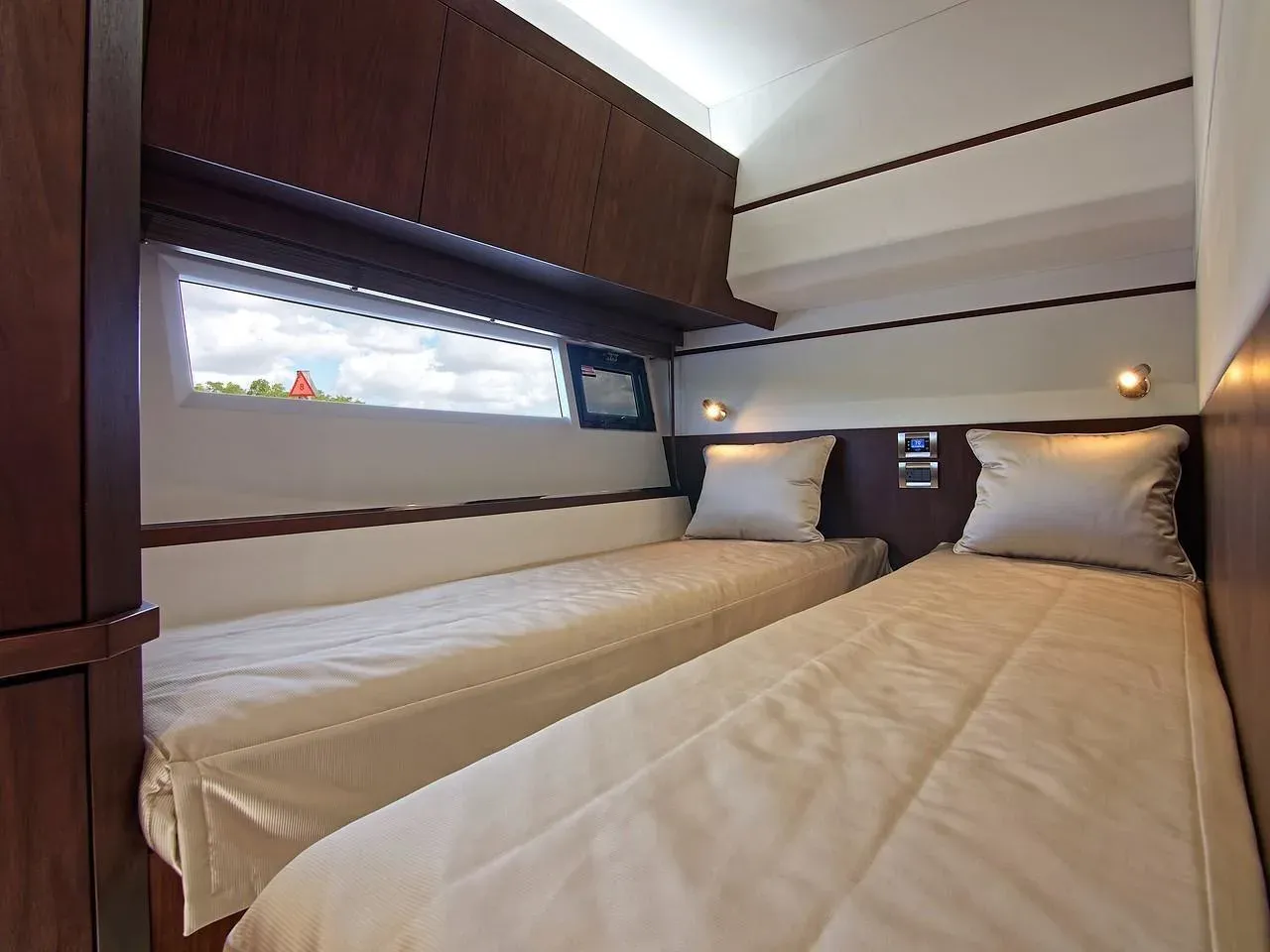 2025 Galeon 560 SKY Image Thumbnail #29