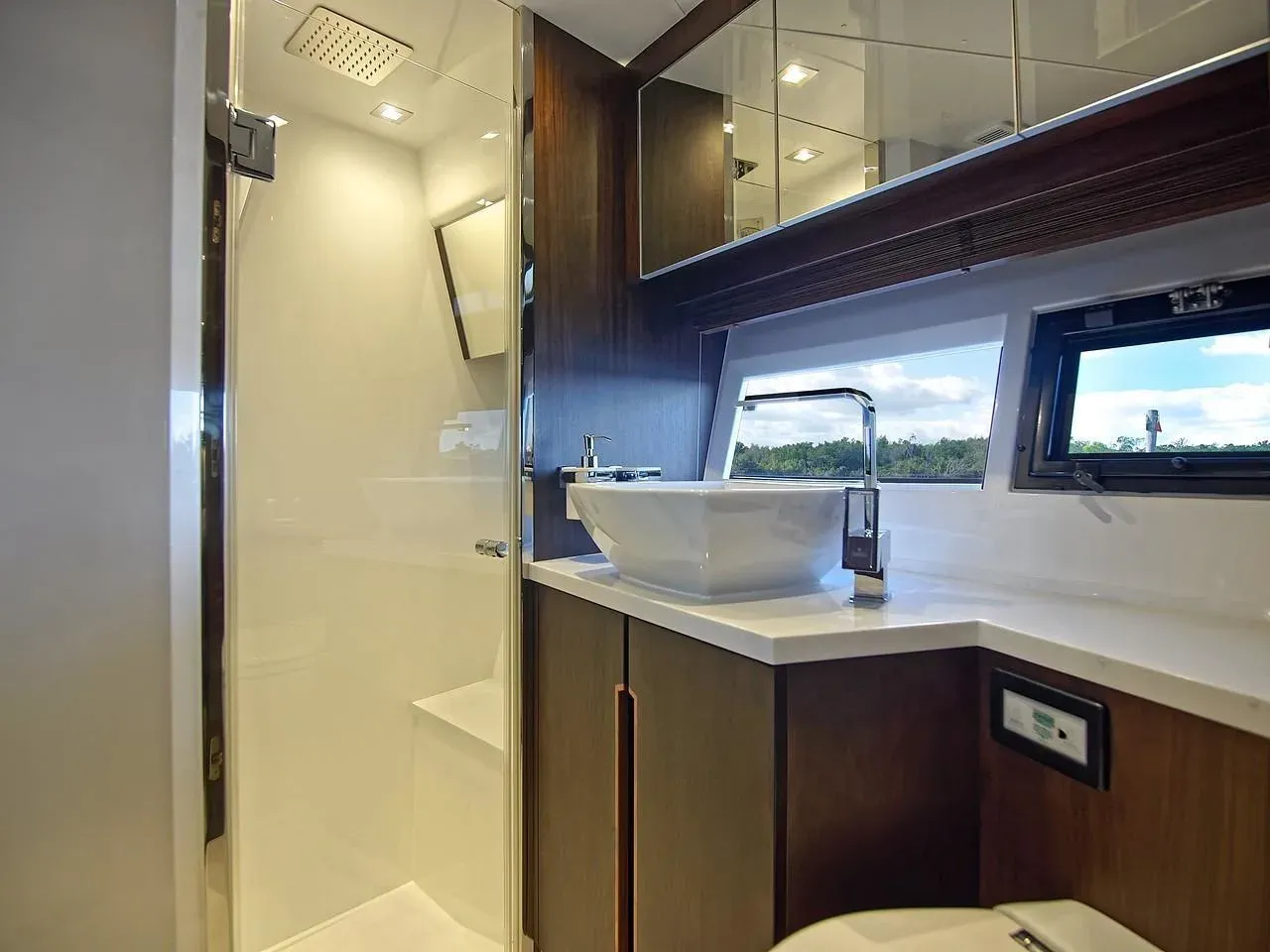 2025 Galeon 560 SKY Image Thumbnail #35