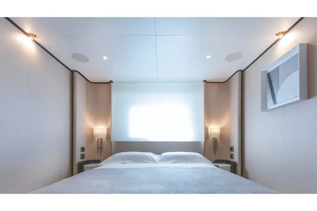 2026 Azimut Grande 32M Image Thumbnail #3