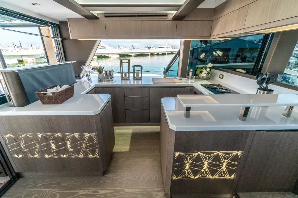 2026 Galeon 650 SKY Image Thumbnail #4