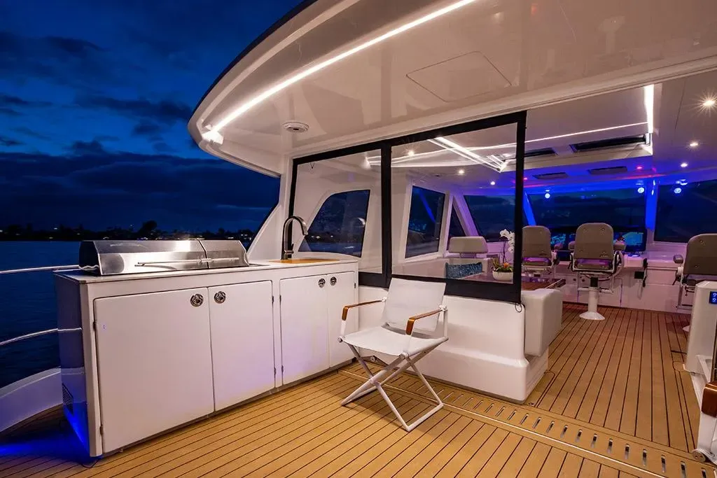 2025 Aquila 70 Luxury Image Thumbnail #10