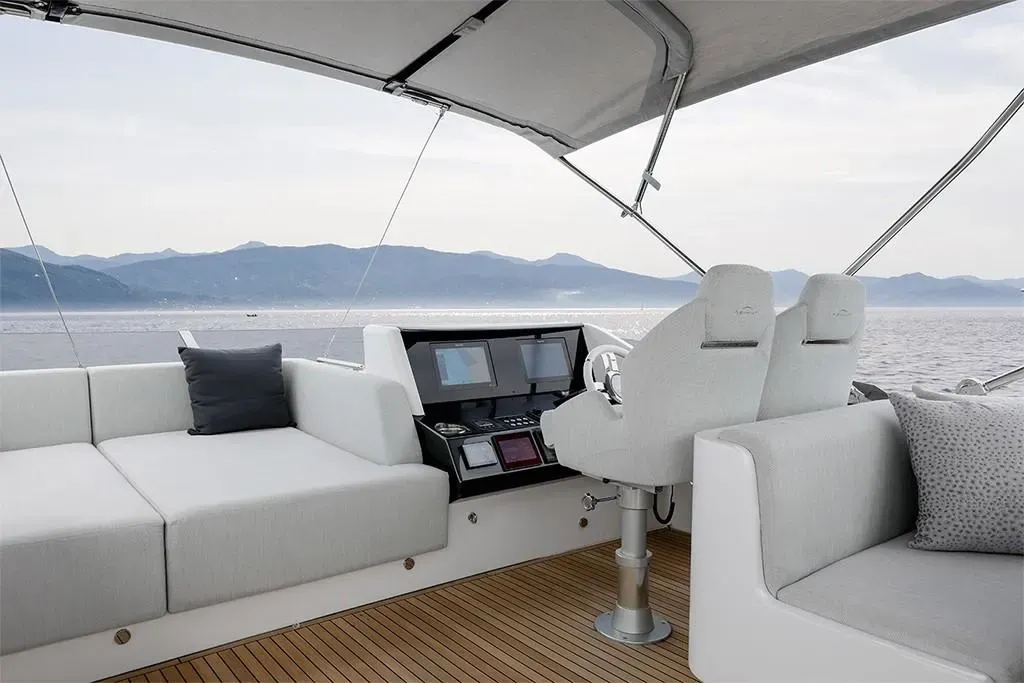 2025 Azimut S8 Image Thumbnail #5